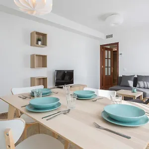 Azvalia - La Estacion, Piscina Y Junto A La Renfe Apartamento